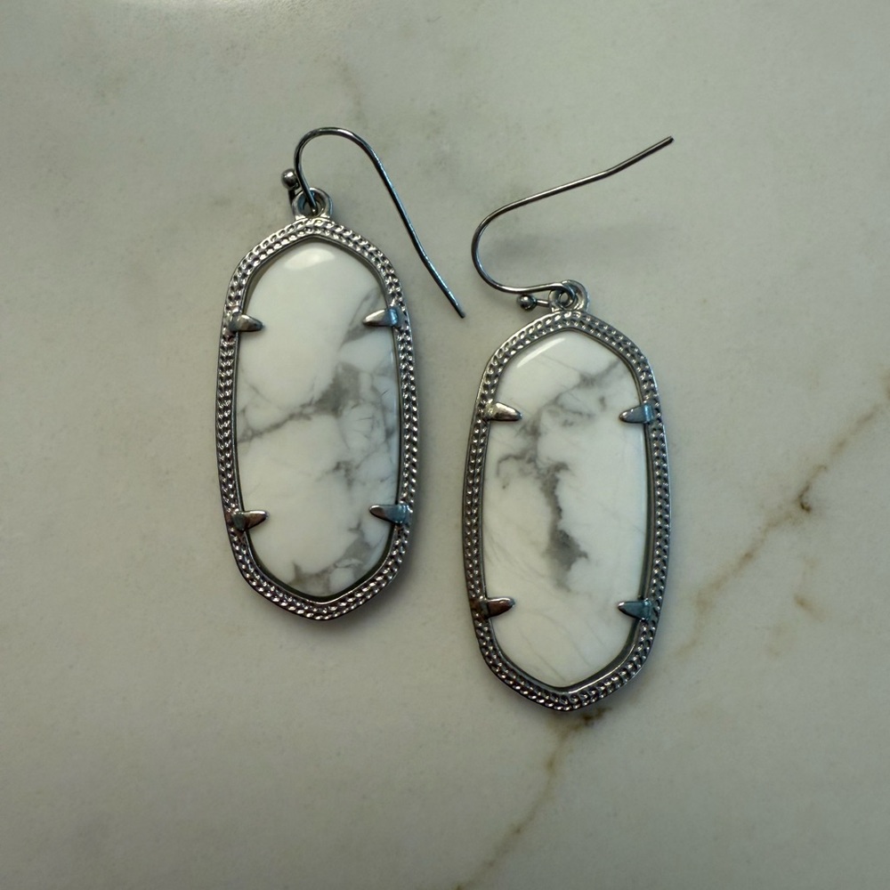 Kendra Scott Elle earrings in Howlite